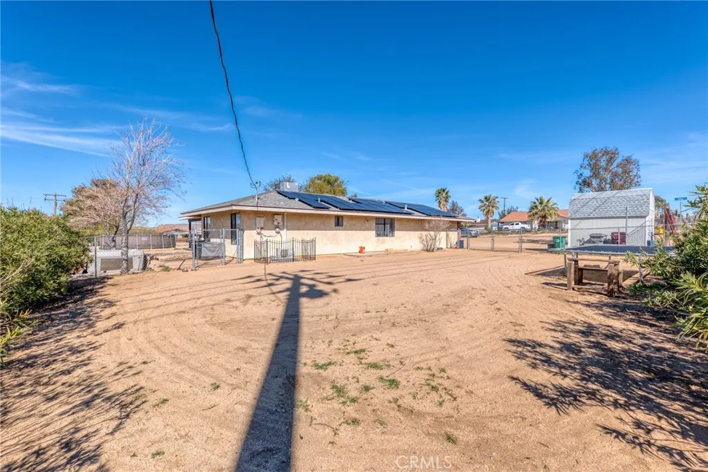 7686 Hilton Avenue, Yucca Valley, California 92284 home-pic-46