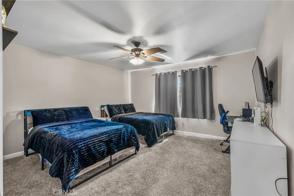7686 Hilton Avenue, Yucca Valley, California 92284 home-pic-15