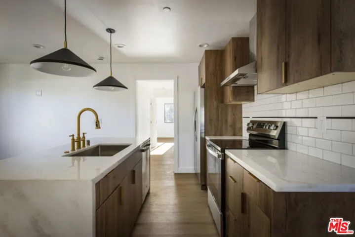 2653 Vineyard Avenue, Los Angeles, California 90016