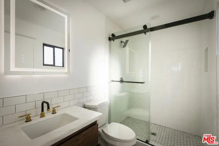 2653 Vineyard Avenue, Los Angeles, California 90016