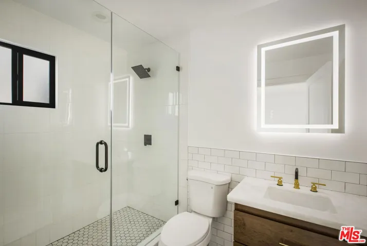 2653 Vineyard Avenue, Los Angeles, California 90016