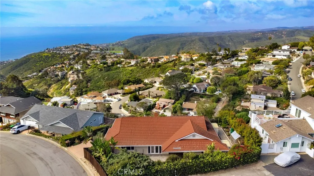 3083 Cresta, Laguna Beach, California 92651 home-pic-1