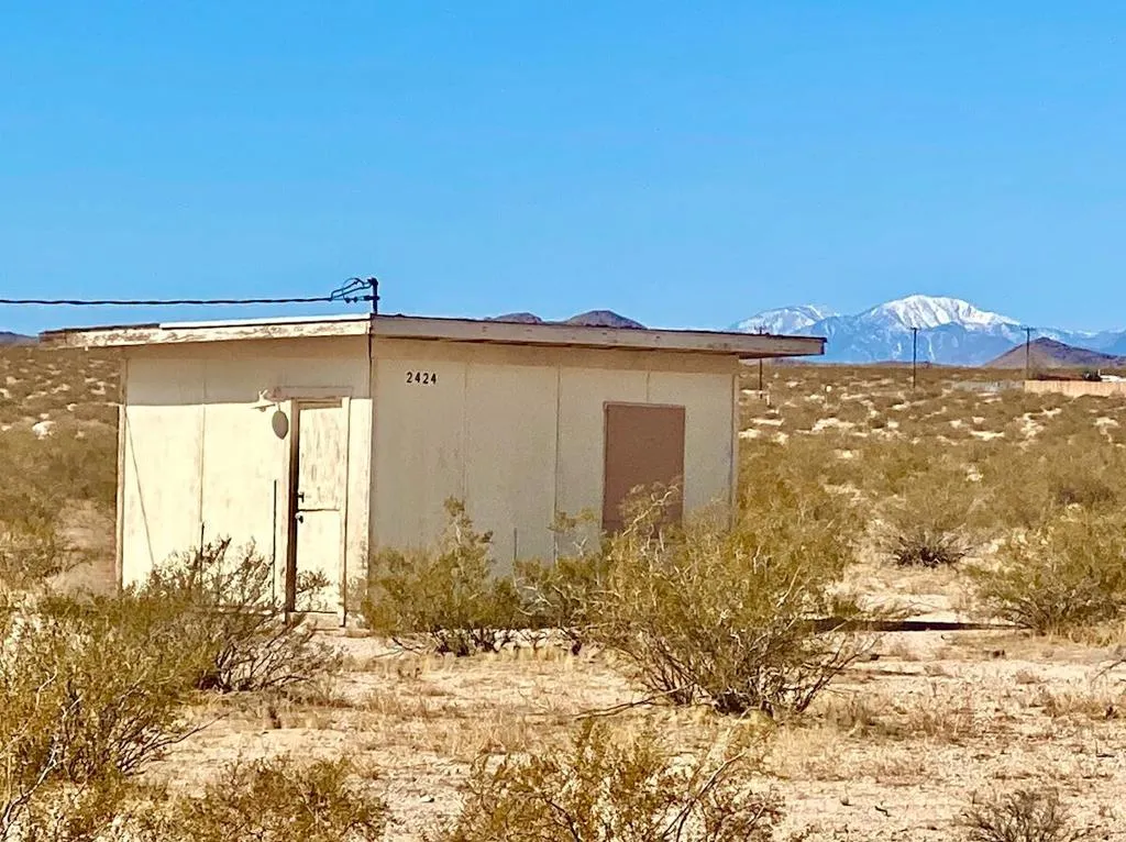 2424 Maize Road, Twentynine Palms, California 92277 home-pic-5