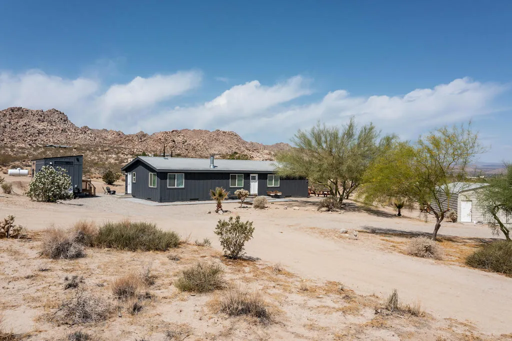 7122 Sunkist Road, Joshua Tree, California 92252 home-pic-1