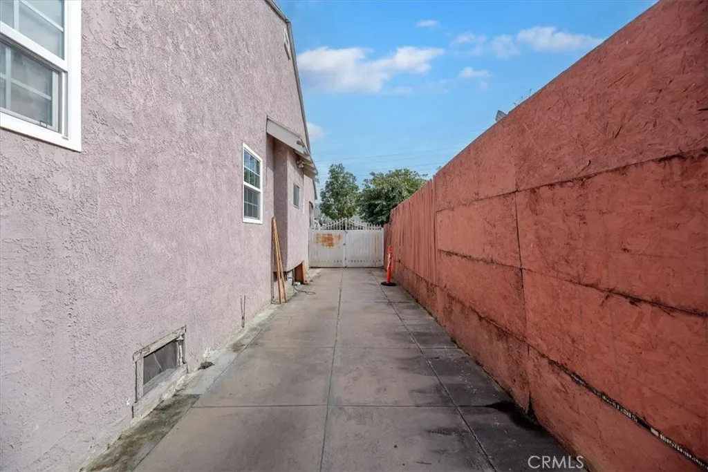 9223 Parmelee, Los Angeles, California 90002 home-pic-16