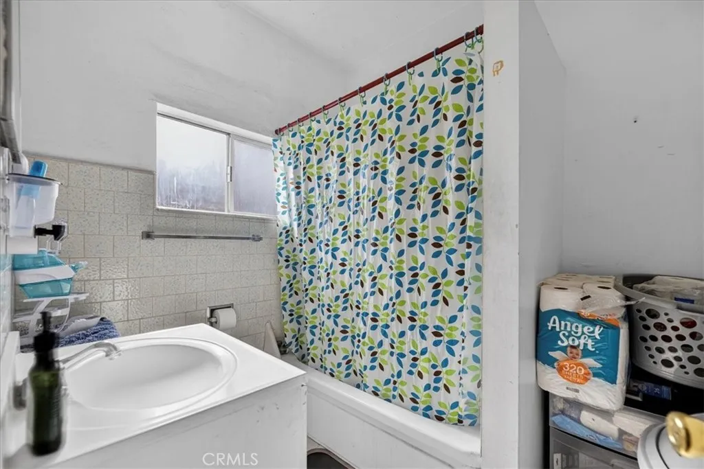 9223 Parmelee, Los Angeles, California 90002 home-pic-12