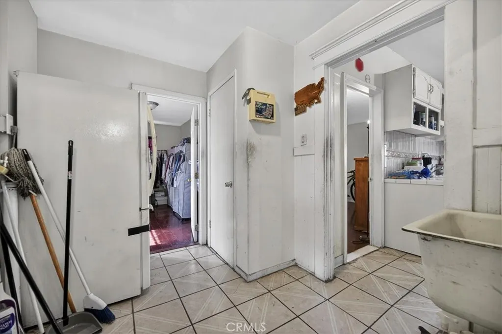 9223 Parmelee, Los Angeles, California 90002 home-pic-11