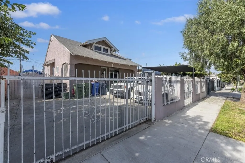 9223 Parmelee, Los Angeles, California 90002 home-pic-1