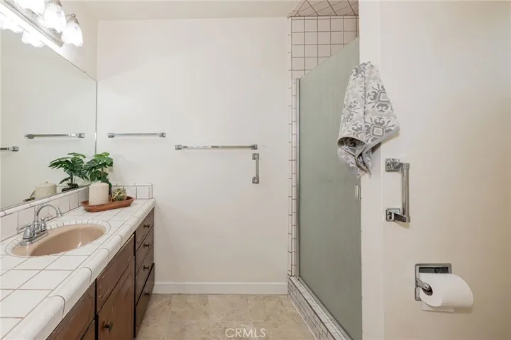 Primary Bath w Shower