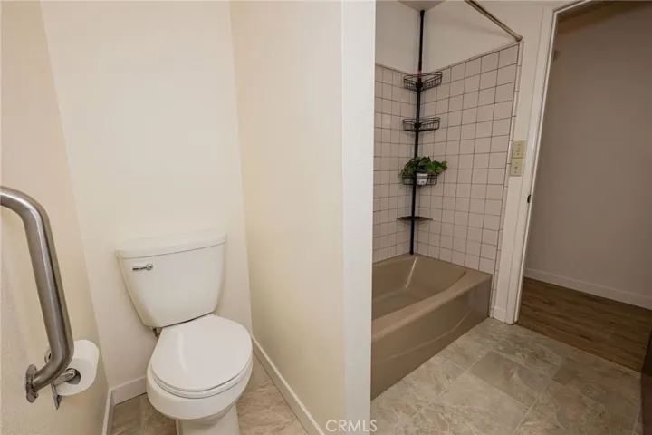 Guest Bathroom w tub/shower