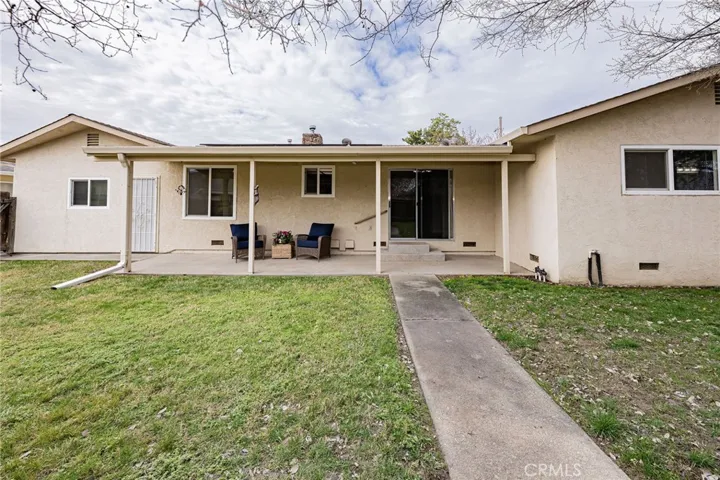 Spacious covered patio
