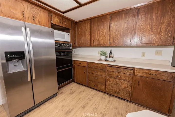 Double ovens and more cabinets/counters