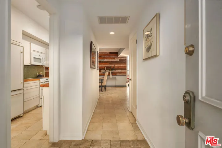 1133 N Clark Street 103, West Hollywood, California 90069