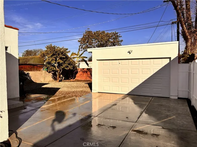 LARGE BACKYARD PERFECT FOR ADU