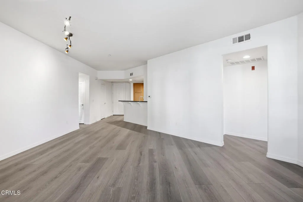 259 Riverdale Court 241, Camarillo, California 93012 home-pic-2