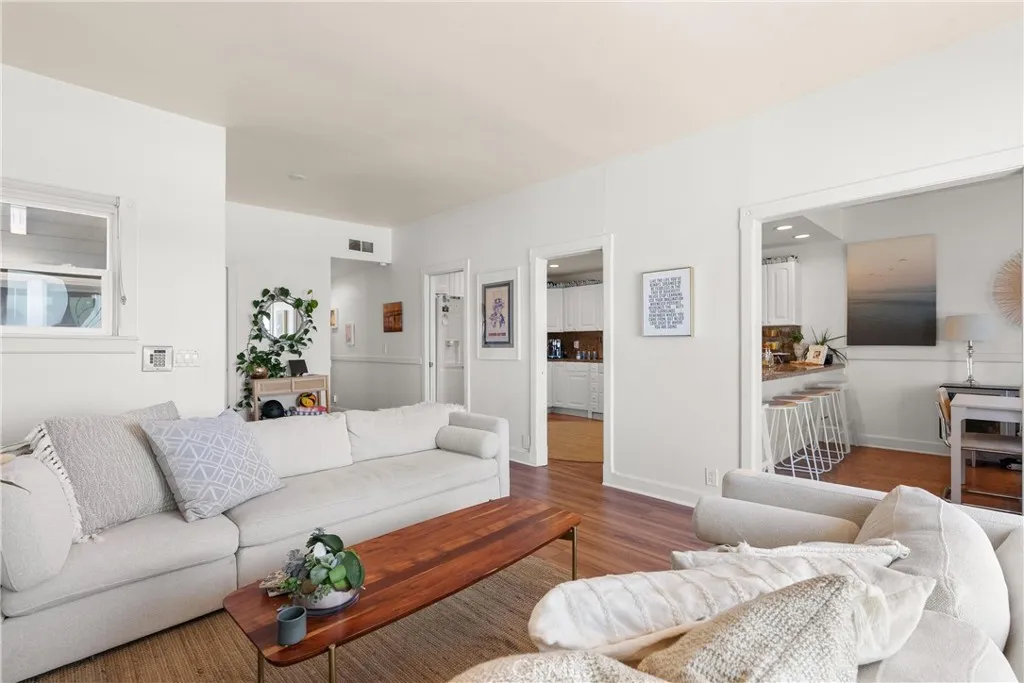 1304 The Strand A, Manhattan Beach, California 90266 home-pic-14