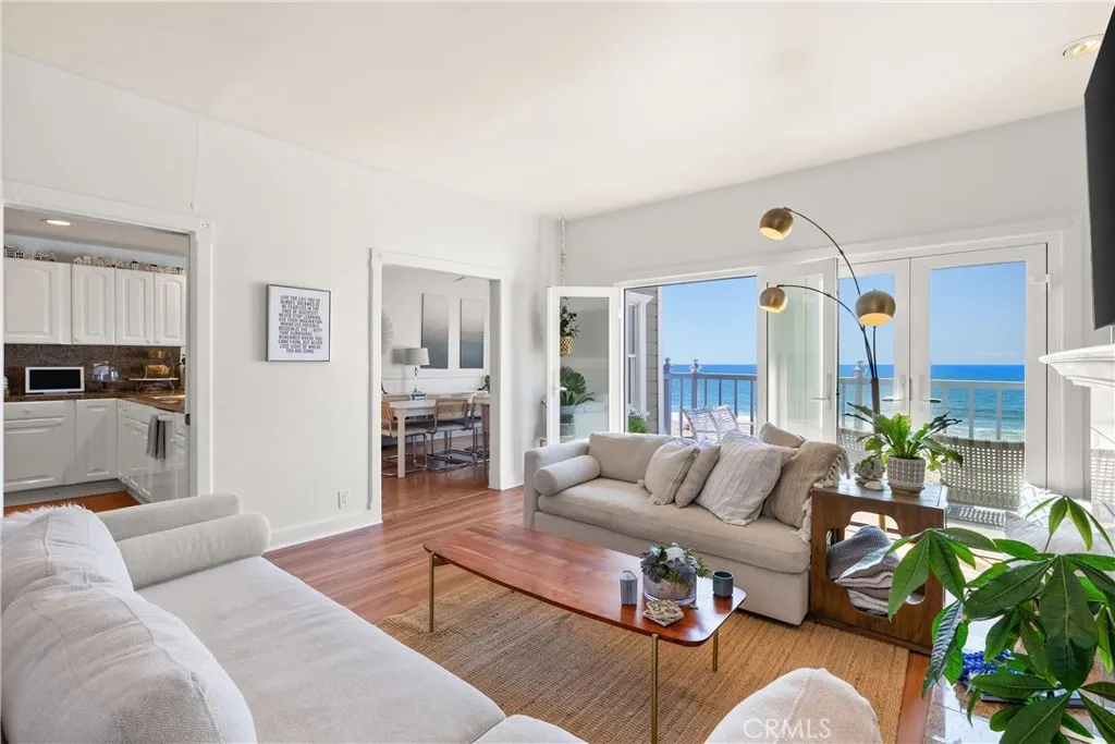 1304 The Strand A, Manhattan Beach, California 90266 home-pic-13