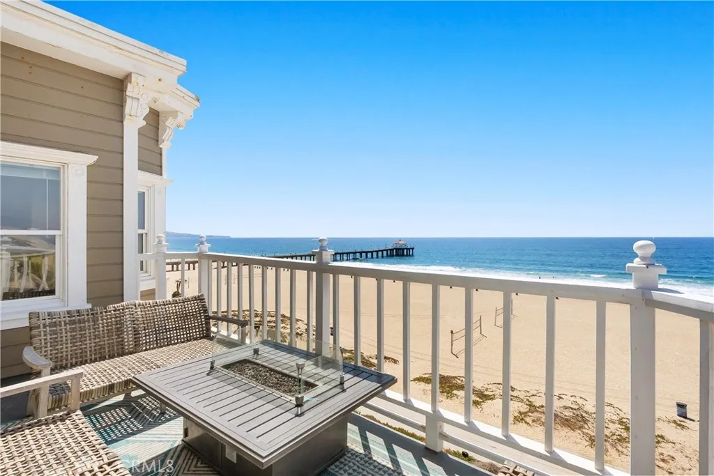 1304 The Strand A, Manhattan Beach, California 90266 home-pic-1