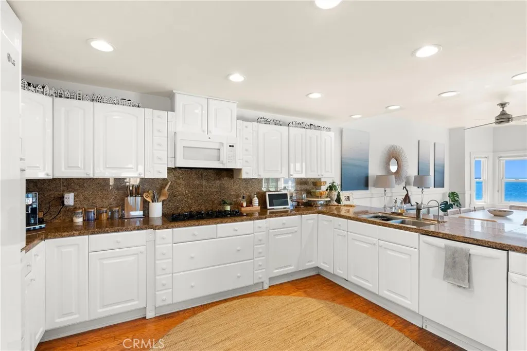 1304 The Strand A, Manhattan Beach, California 90266 home-pic-23
