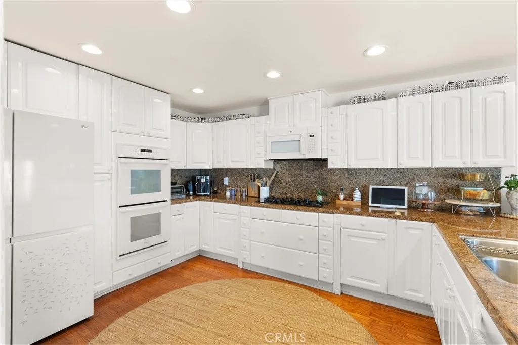 1304 The Strand A, Manhattan Beach, California 90266 home-pic-21
