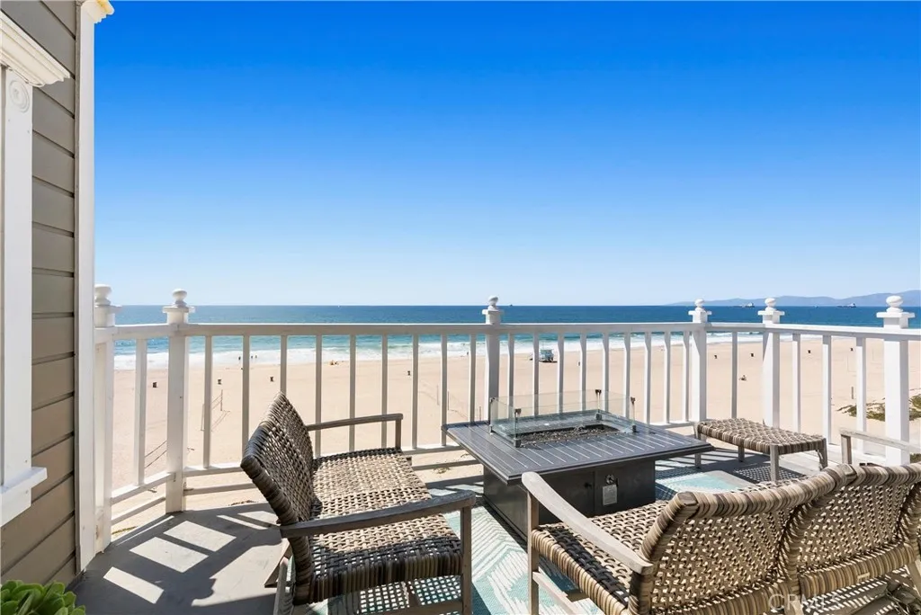 1304 The Strand A, Manhattan Beach, California 90266 home-pic-4