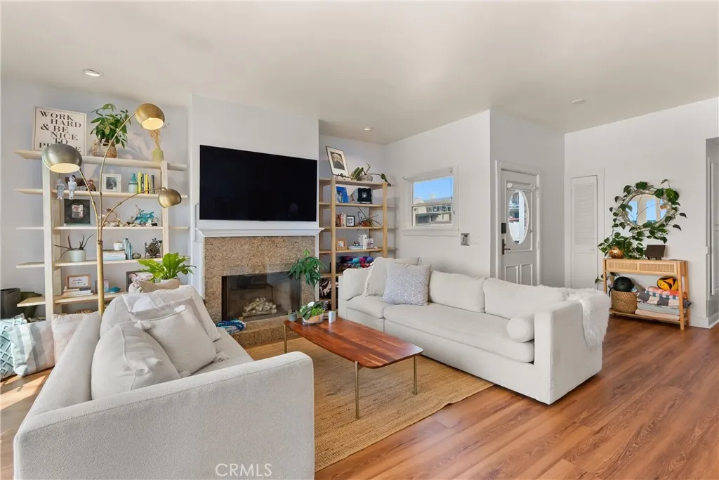 1304 The Strand A, Manhattan Beach, California 90266 home-pic-7
