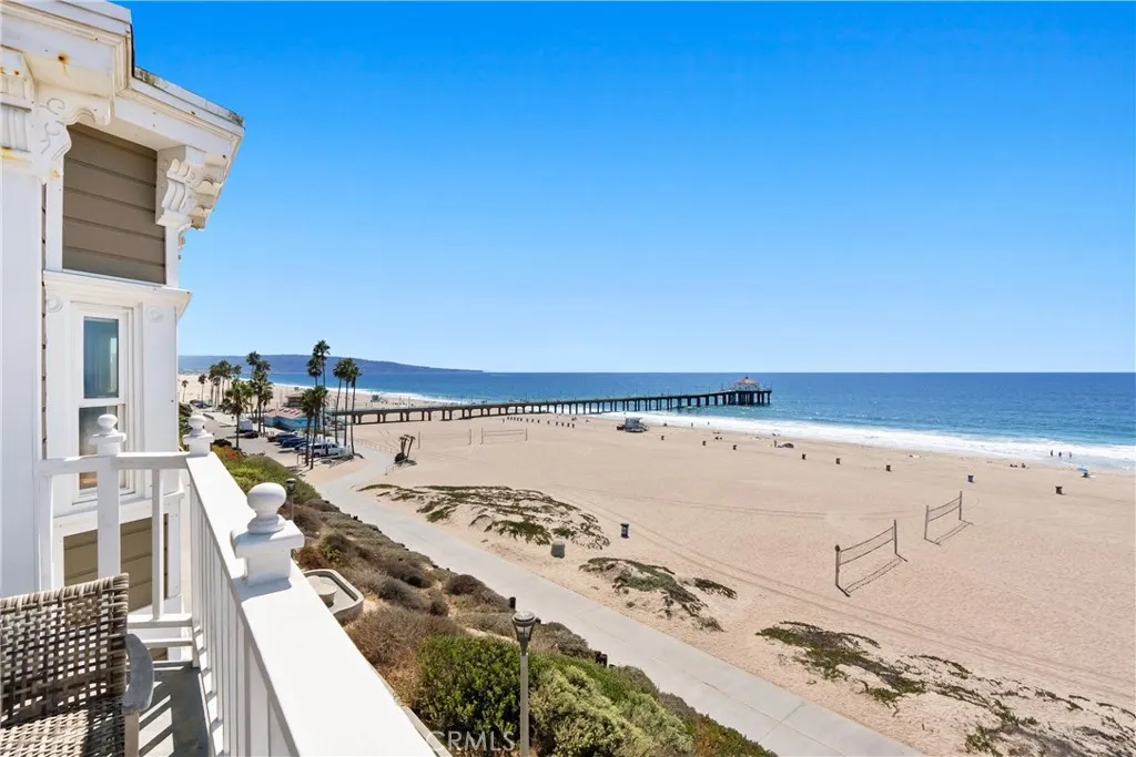 1304 The Strand A, Manhattan Beach, California 90266 home-pic-9