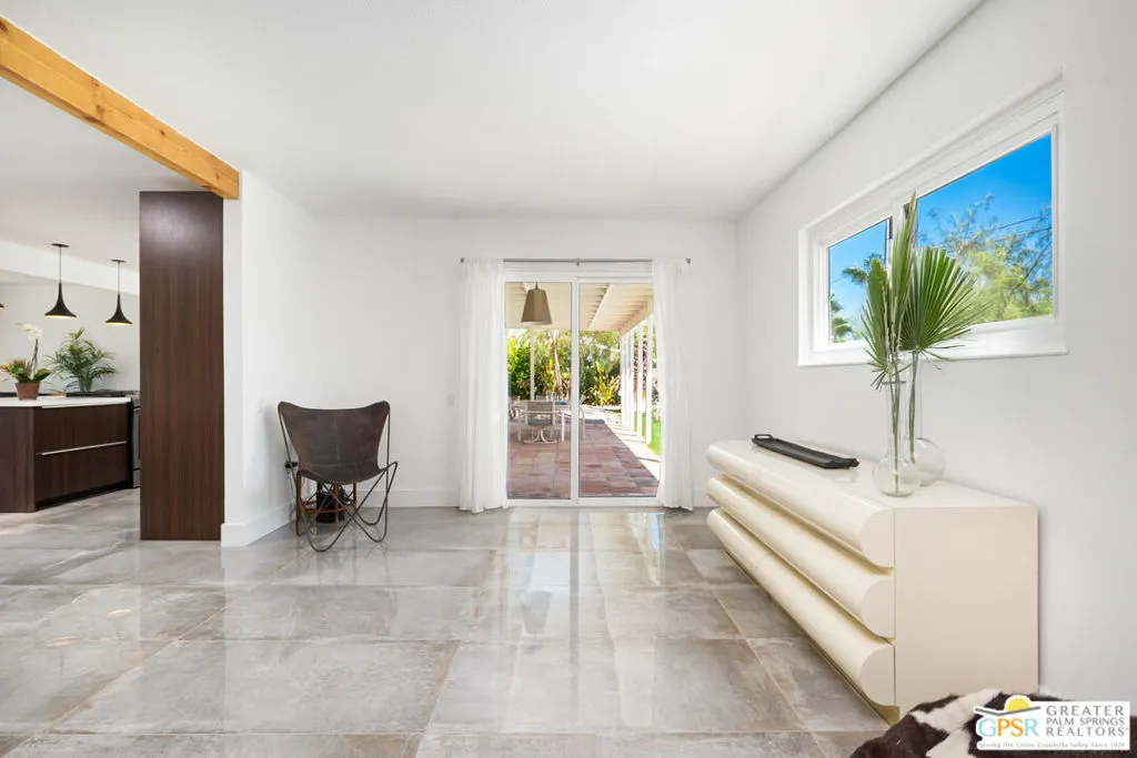 2405 E Francis Drive, Palm Springs, California 92262 home-pic-16