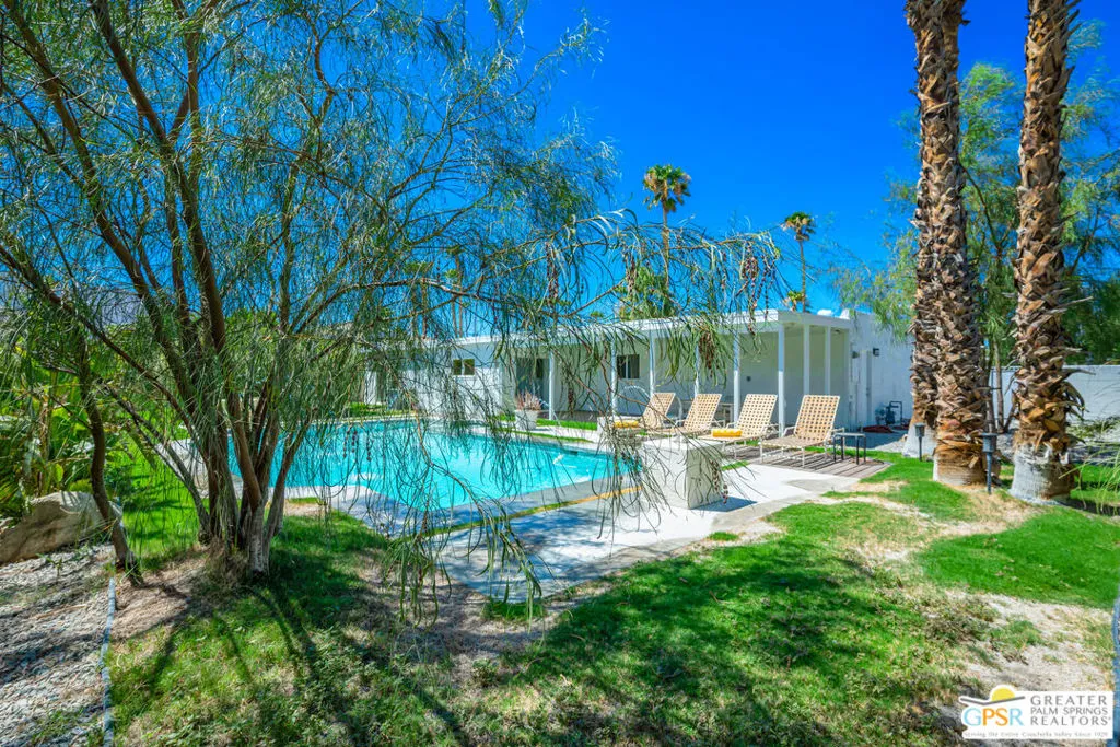 2405 E Francis Drive, Palm Springs, California 92262 home-pic-19