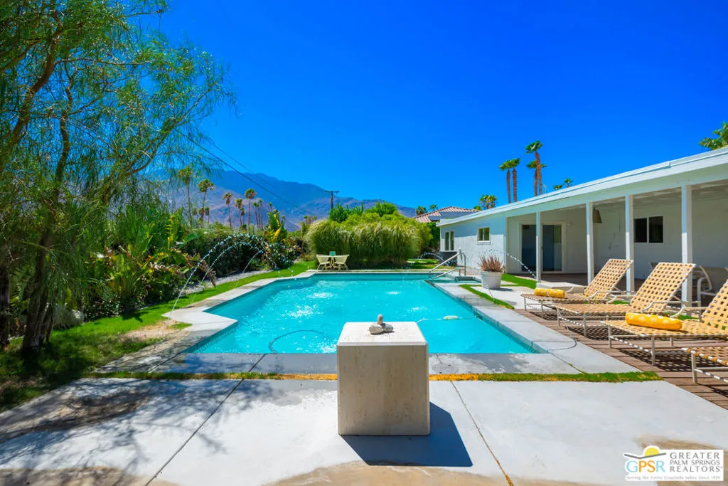 2405 E Francis Drive, Palm Springs, California 92262 home-pic-18