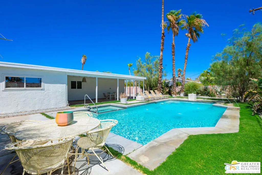 2405 E Francis Drive, Palm Springs, California 92262 home-pic-23