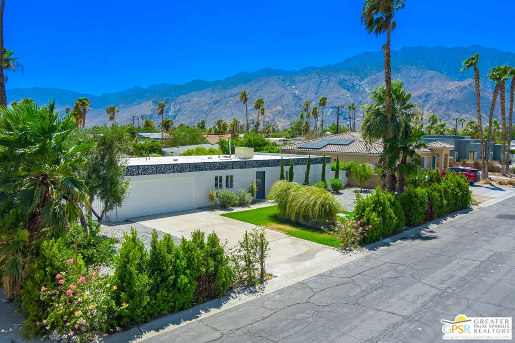 2405 E Francis Drive, Palm Springs, California 92262 home-pic-35