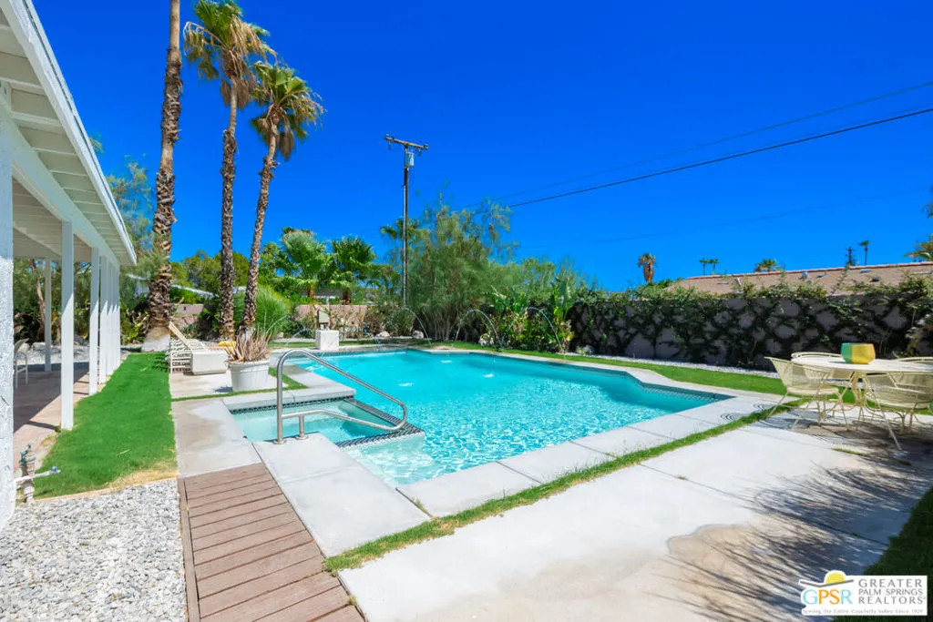 2405 E Francis Drive, Palm Springs, California 92262 home-pic-21