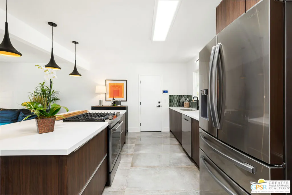 2405 E Francis Drive, Palm Springs, California 92262 home-pic-12