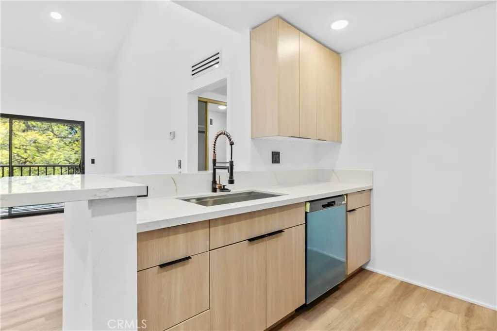 4210 Via Arbolada 317, Los Angeles, California 90042 home-pic-8