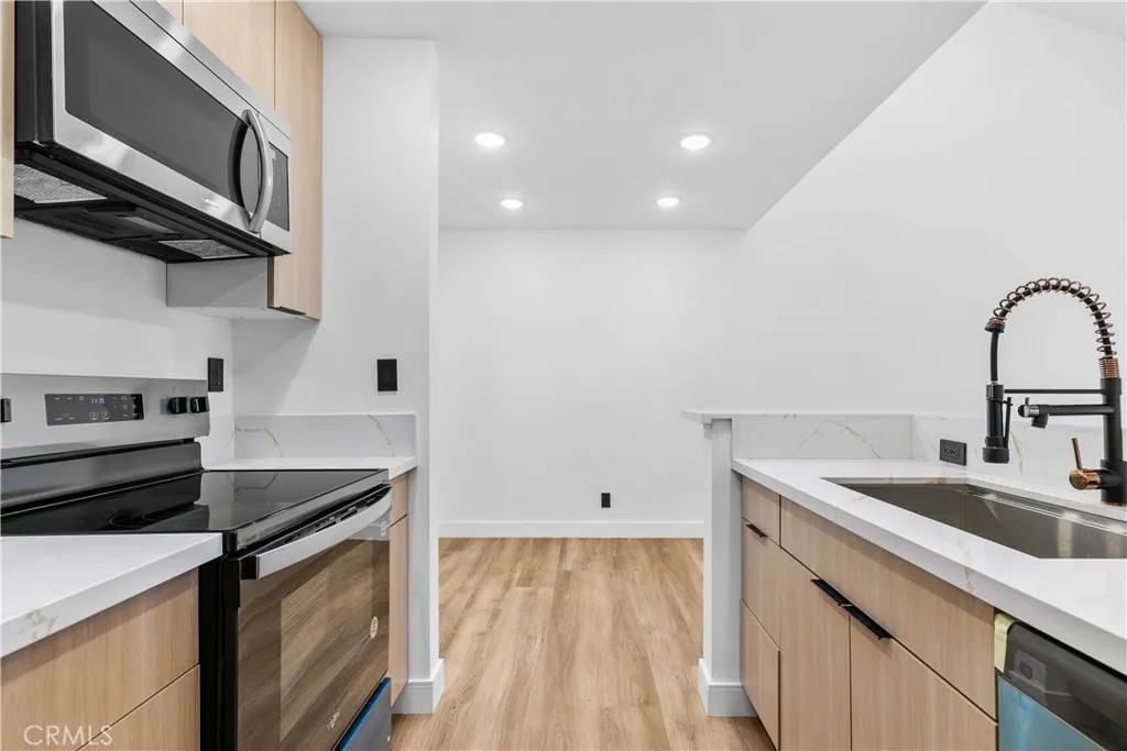 4210 Via Arbolada 317, Los Angeles, California 90042 home-pic-12