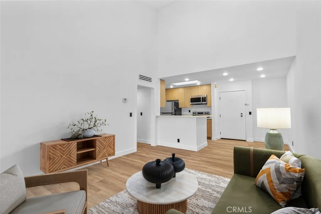 4210 Via Arbolada 317, Los Angeles, California 90042 home-pic-4