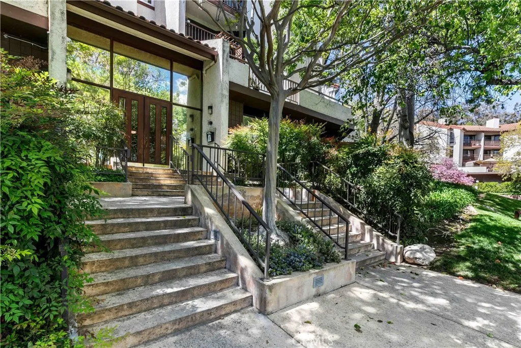 4210 Via Arbolada 317, Los Angeles, California 90042 home-pic-40