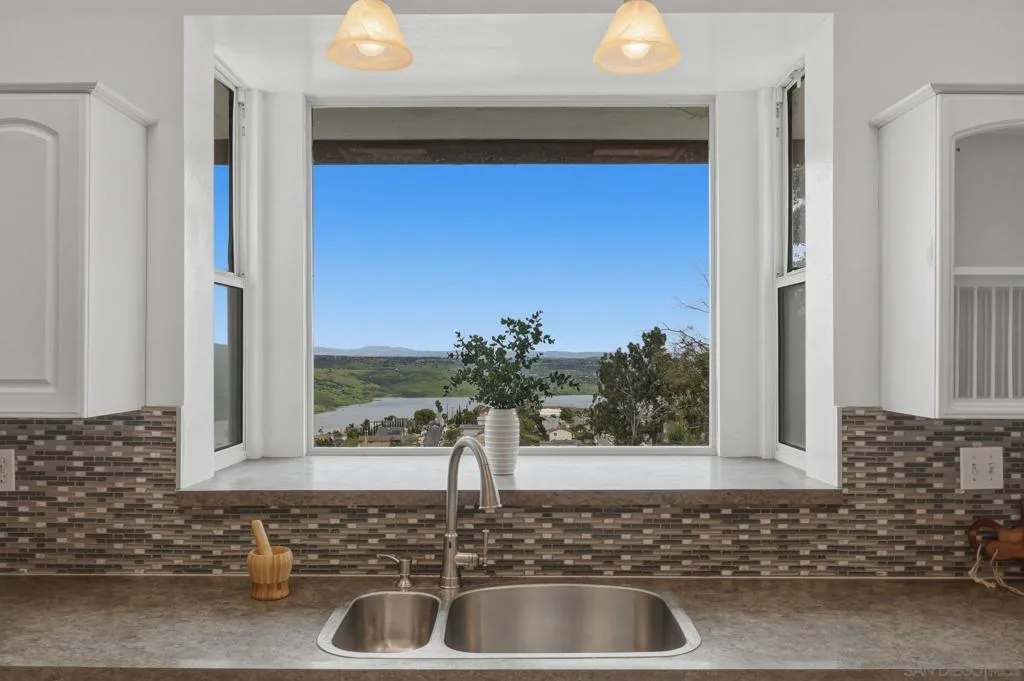 1650 Cuyamaca Ave, Spring Valley, California 91977 home-pic-11