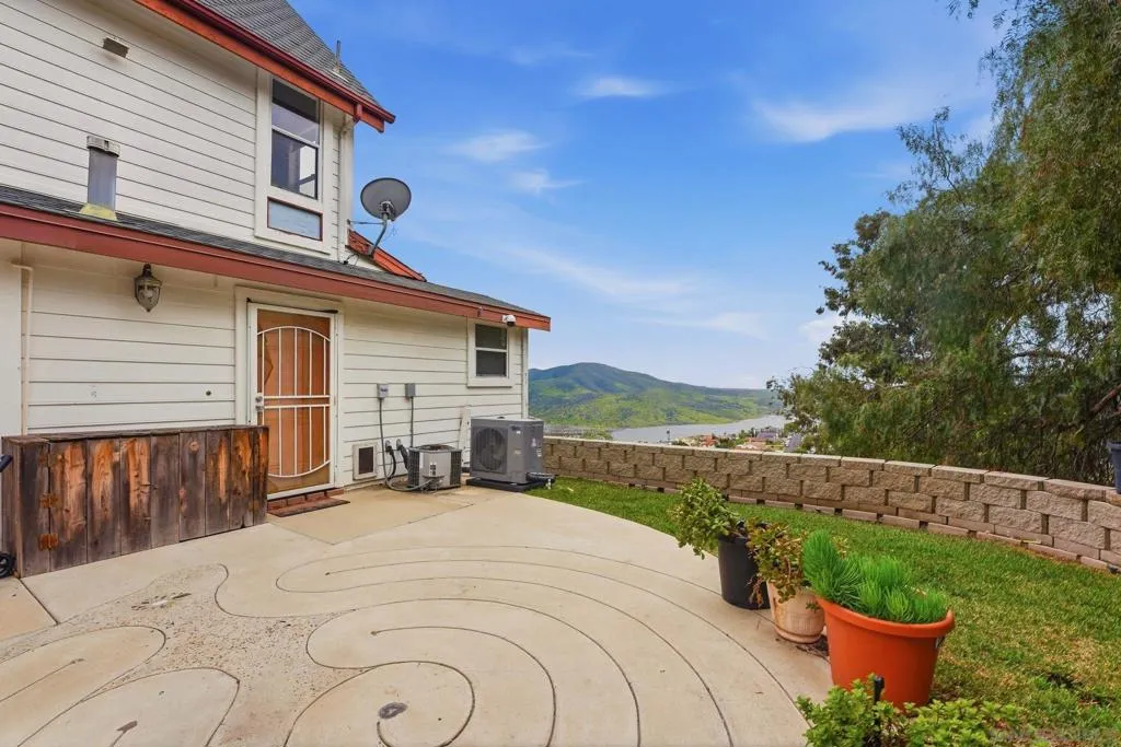1650 Cuyamaca Ave, Spring Valley, California 91977 home-pic-41