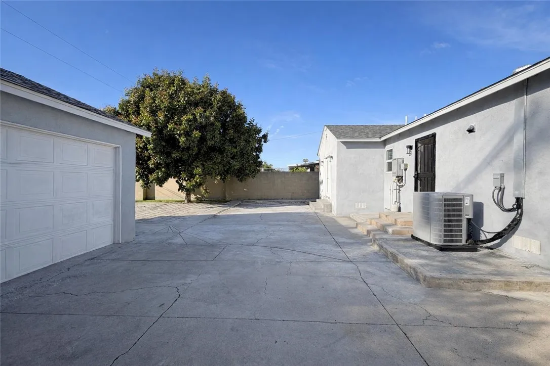 1020 N Raitt, Santa Ana, California 92703 home-pic-10