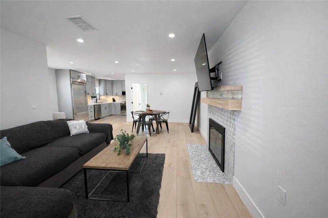 1020 N Raitt, Santa Ana, California 92703 home-pic-18