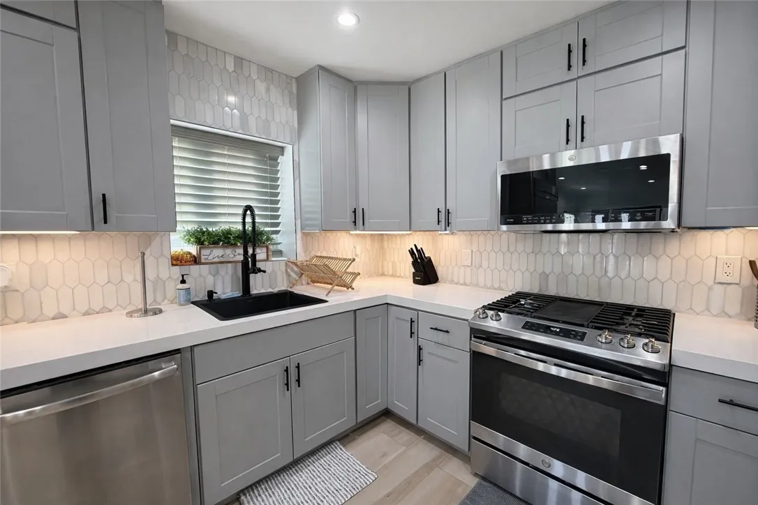 1020 N Raitt, Santa Ana, California 92703 home-pic-12