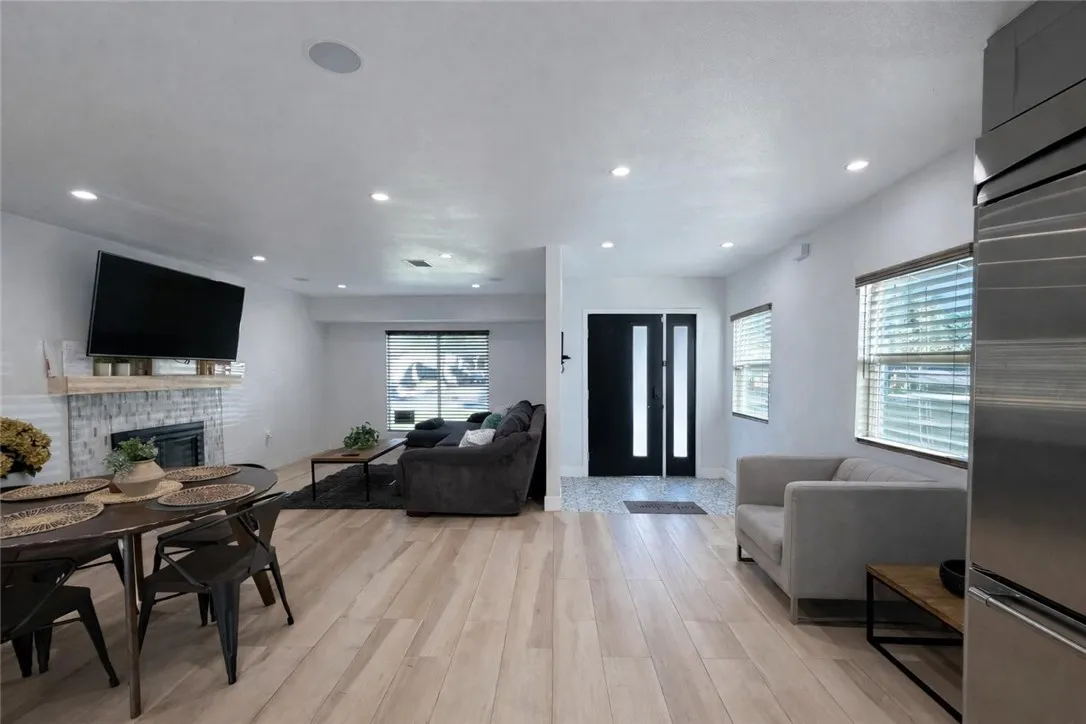 1020 N Raitt, Santa Ana, California 92703 home-pic-16