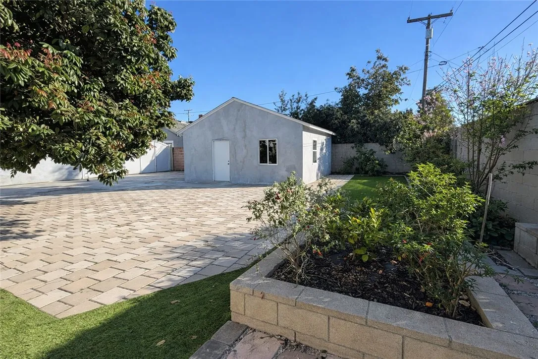 1020 N Raitt, Santa Ana, California 92703 home-pic-3
