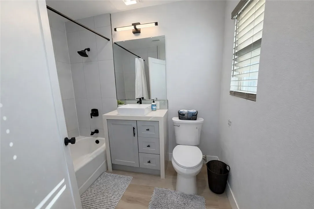 1020 N Raitt, Santa Ana, California 92703 home-pic-23