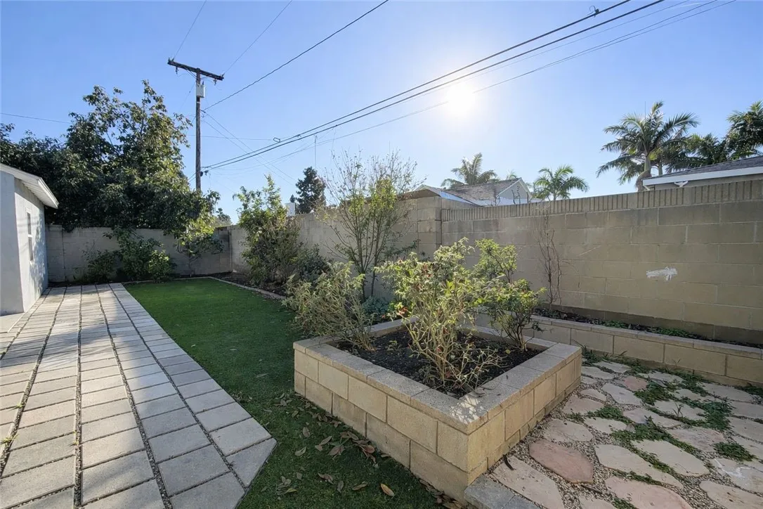 1020 N Raitt, Santa Ana, California 92703 home-pic-11