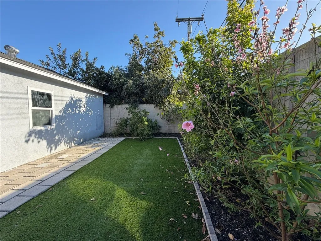 1020 N Raitt, Santa Ana, California 92703 home-pic-7