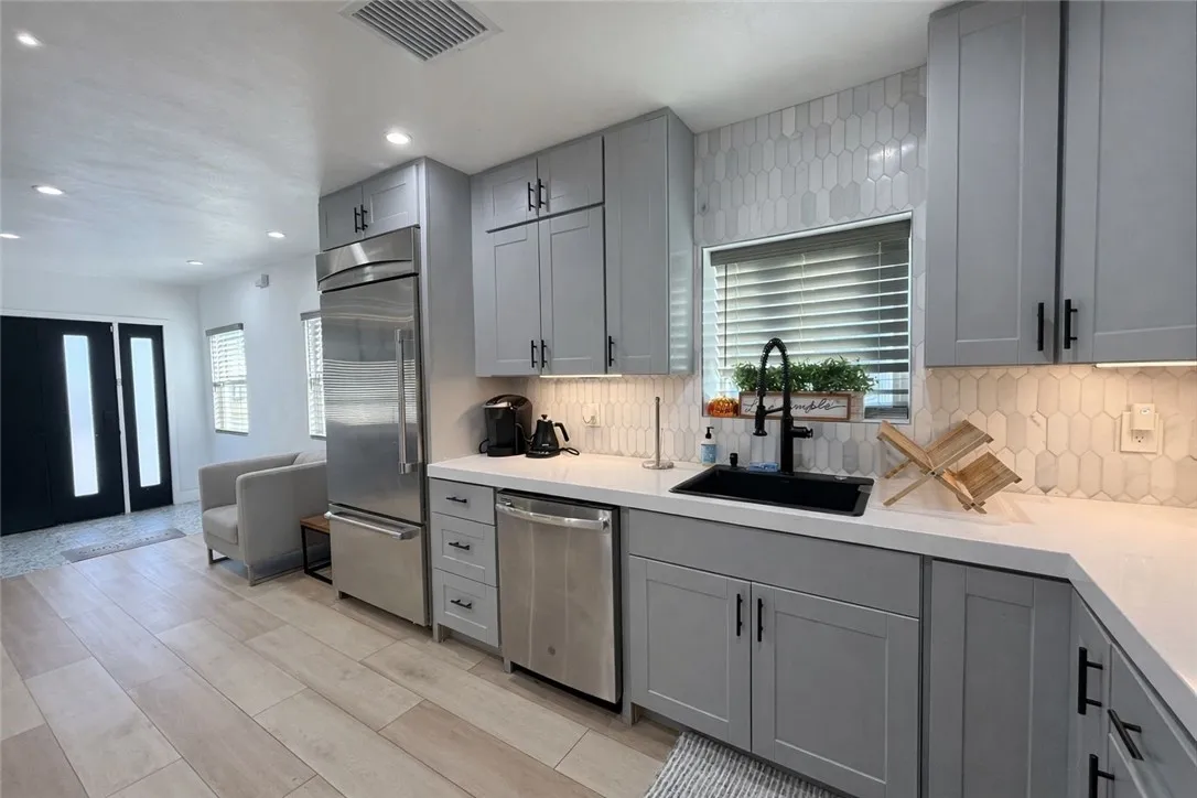 1020 N Raitt, Santa Ana, California 92703 home-pic-15