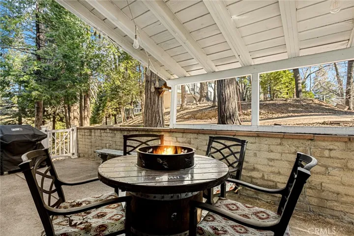 Awesome Outdoor Sitting Area Just off the Living Room Area